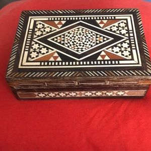 Vintage Finely Inlaid Wooden Trinket / Jewelry Bix